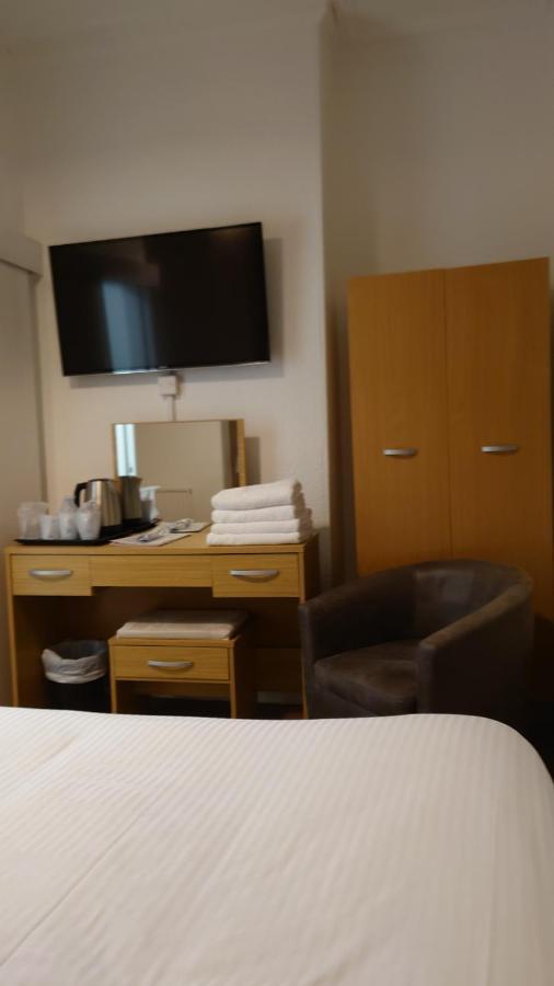 קרנוסטי Corner Hotel מראה חיצוני תמונה