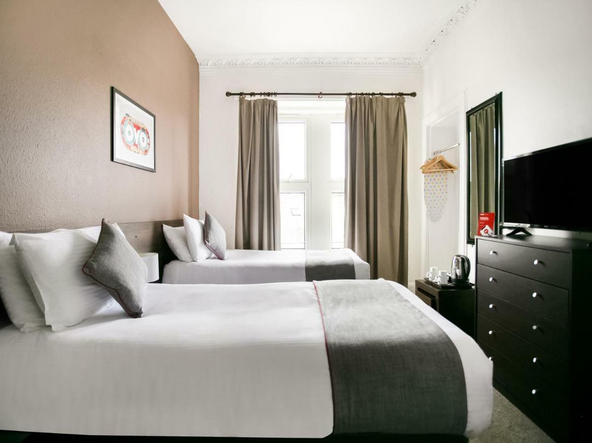 קרנוסטי Corner Hotel מראה חיצוני תמונה