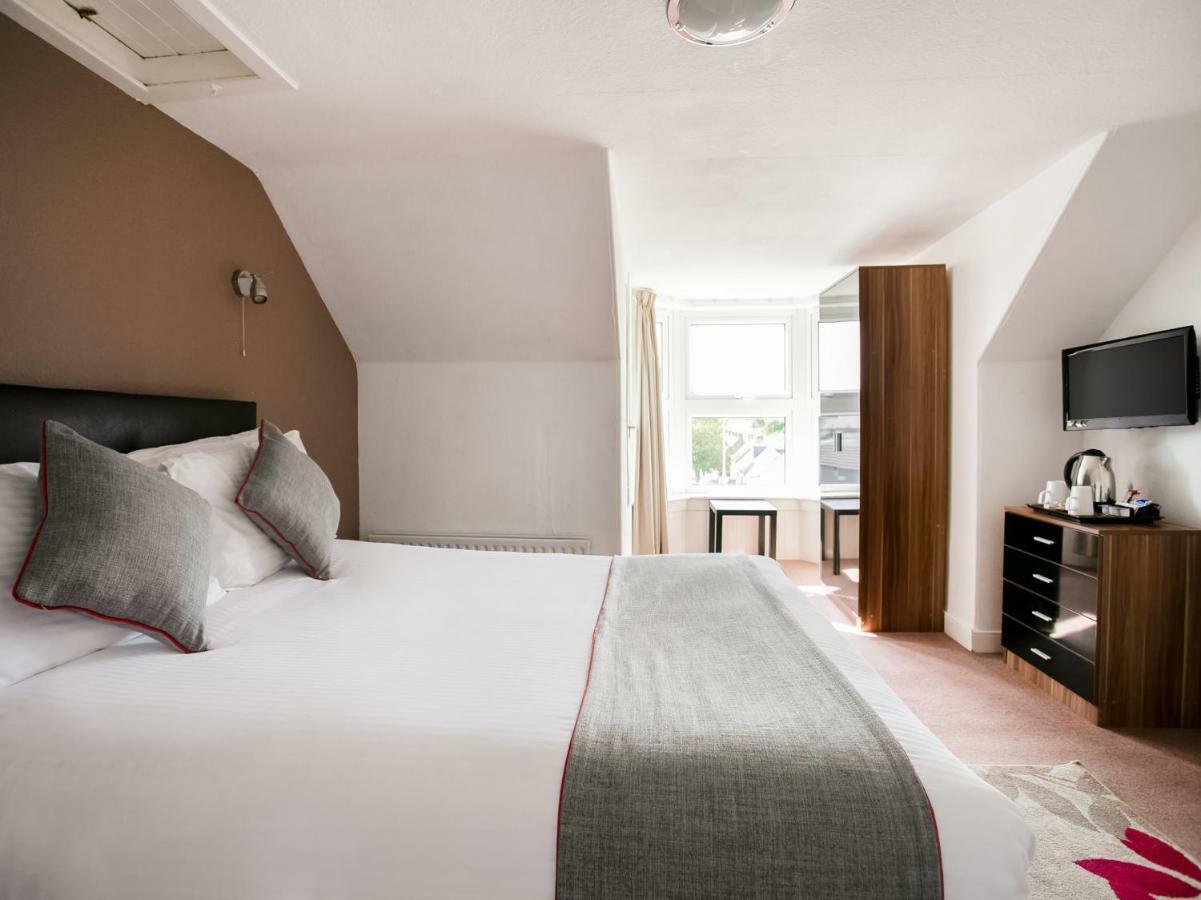 קרנוסטי Corner Hotel מראה חיצוני תמונה