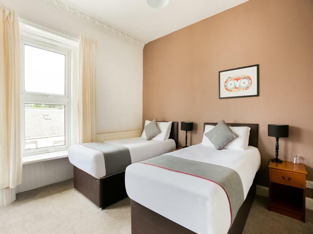 קרנוסטי Corner Hotel מראה חיצוני תמונה