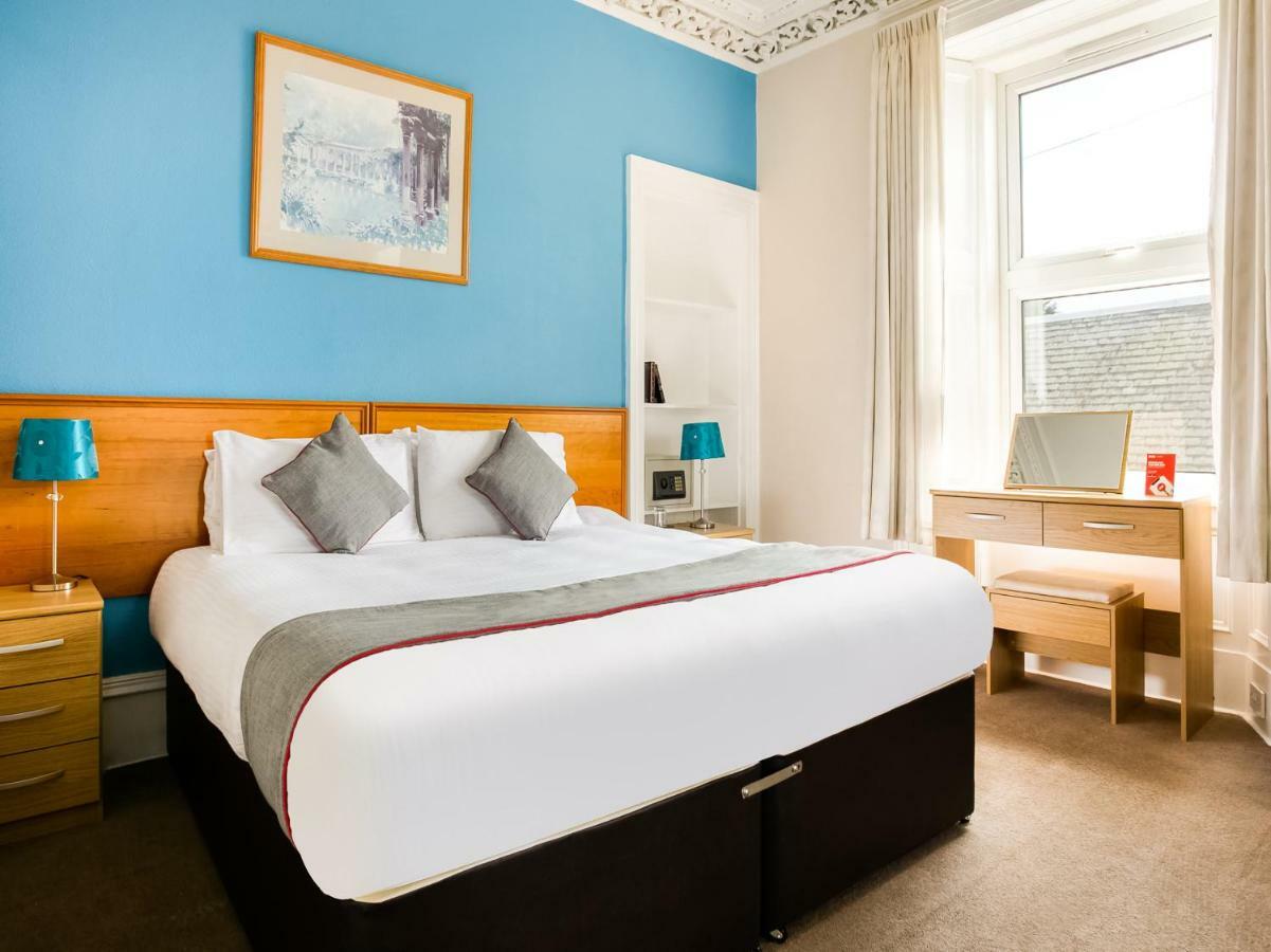 קרנוסטי Corner Hotel מראה חיצוני תמונה