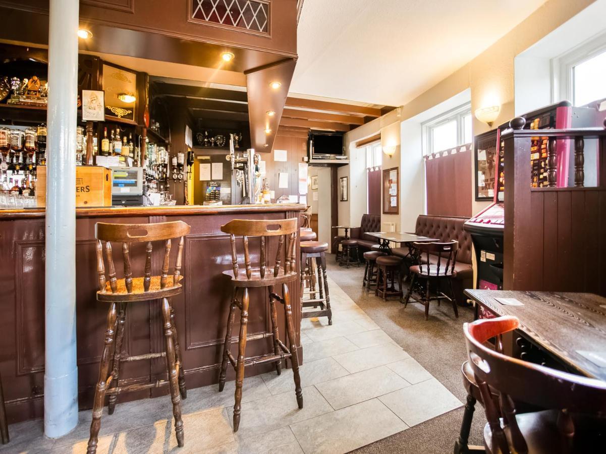 קרנוסטי Corner Hotel מראה חיצוני תמונה