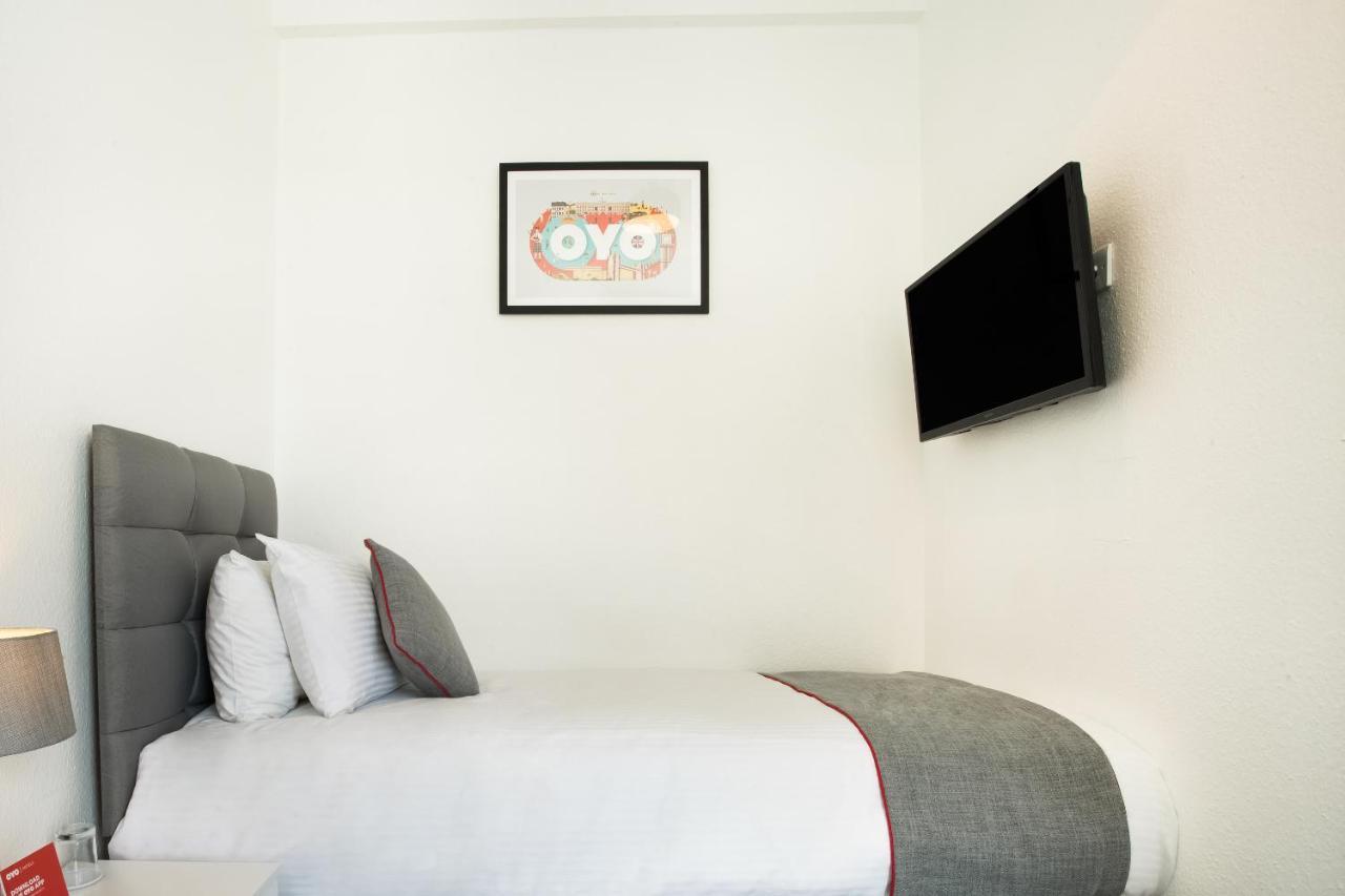 קרנוסטי Corner Hotel מראה חיצוני תמונה