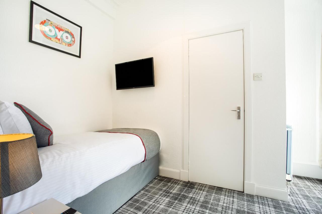 קרנוסטי Corner Hotel מראה חיצוני תמונה